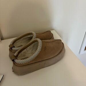 UGG Women's Tan Slippers